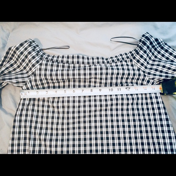 1.State Off the Shoulder Black/White Cascade Top - Picture 5 of 8